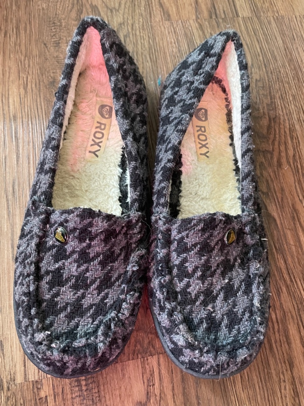 Roxy Women's Black & Gray Houndstooth Moccasin Slippers size 9